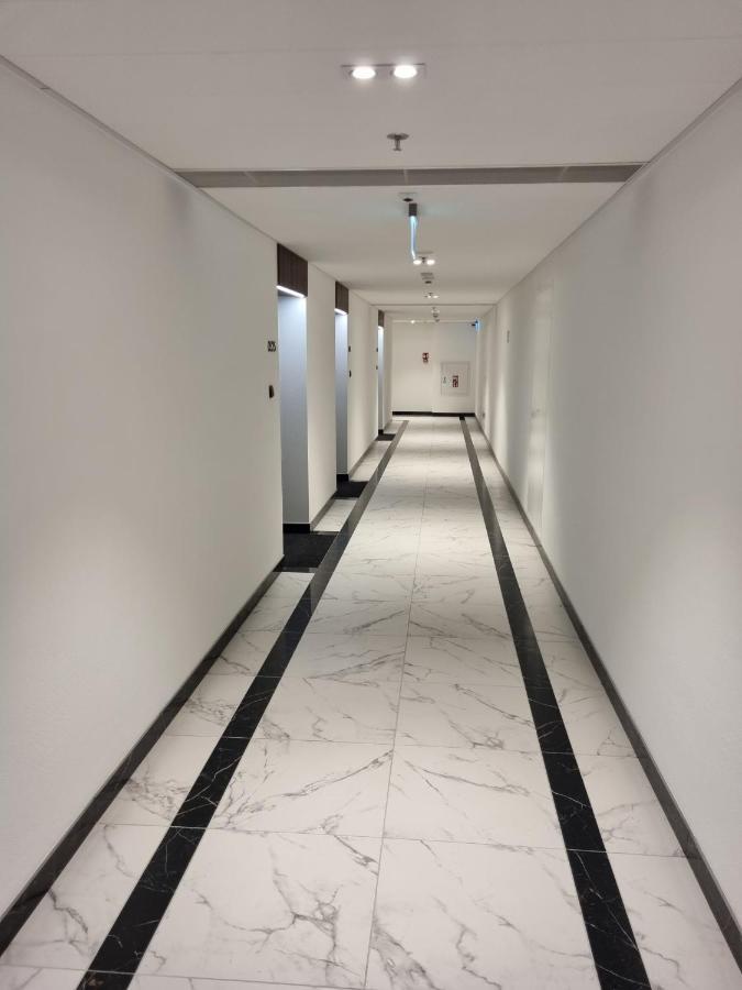 Jbhotels Apartament Comfort Hanza Tower 什切青 外观 照片